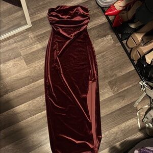 Elegant Burgundy Strapless Dress